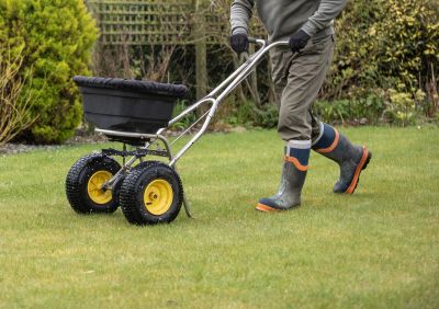 Yard Fertilizing Service in Ventura County, CA
